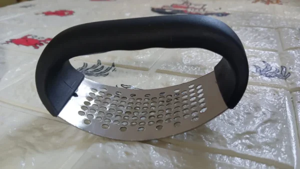 Multipurpose Garlic Press Crusher – Handy Stainless Steel - Image 6
